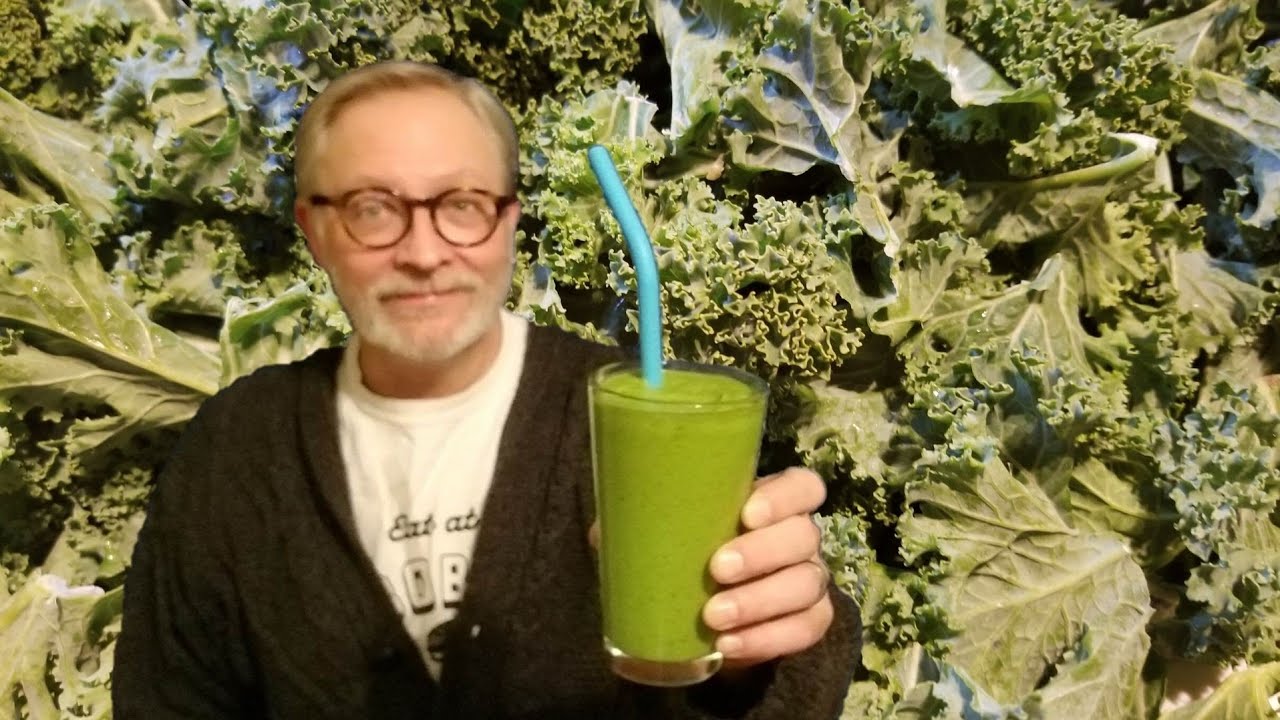 "A fresh green smoothie in a clear glass, surrounded by spinach, cucumber, green apple, and lemon — a healthy detox drink for weight loss."